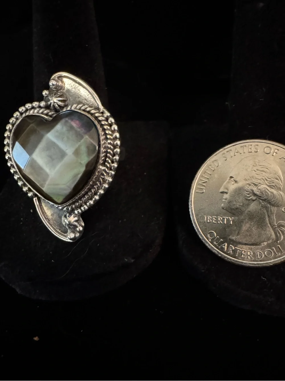 Sterling‎ silver Heart-Shaped Faceted Black Mother-of-Pearl Statement Ring